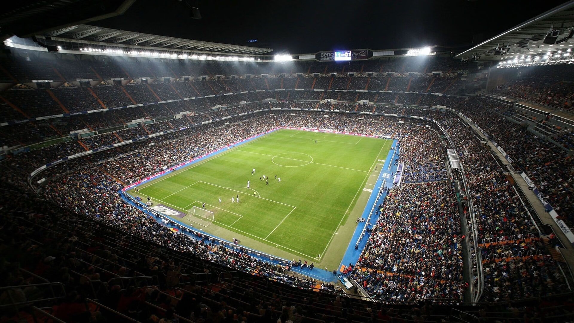 开云官方网站-领袖的温度，C罗赛前列队欢迎莱比锡，尊重对手尽显王者风范，领袖的温度，C罗赛前列队欢迎莱比锡，尊重对手尽显王者风范
